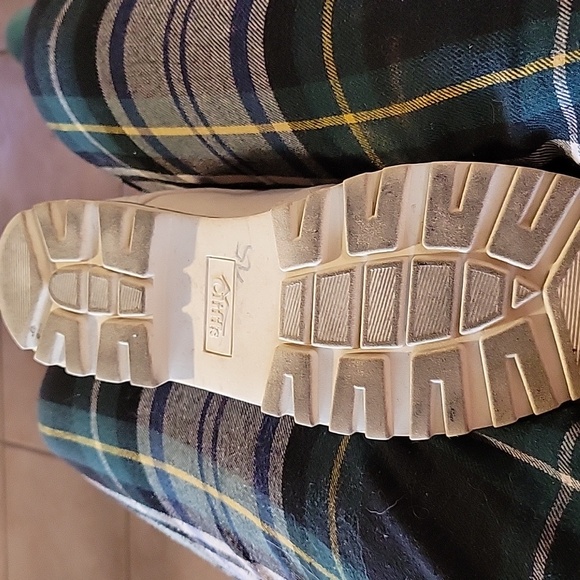 Women's Cream Ankle Boots - Picture 8 of 8